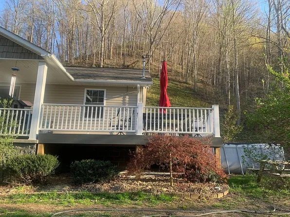 1124 Oakdale Rd, Hurley, VA 24620