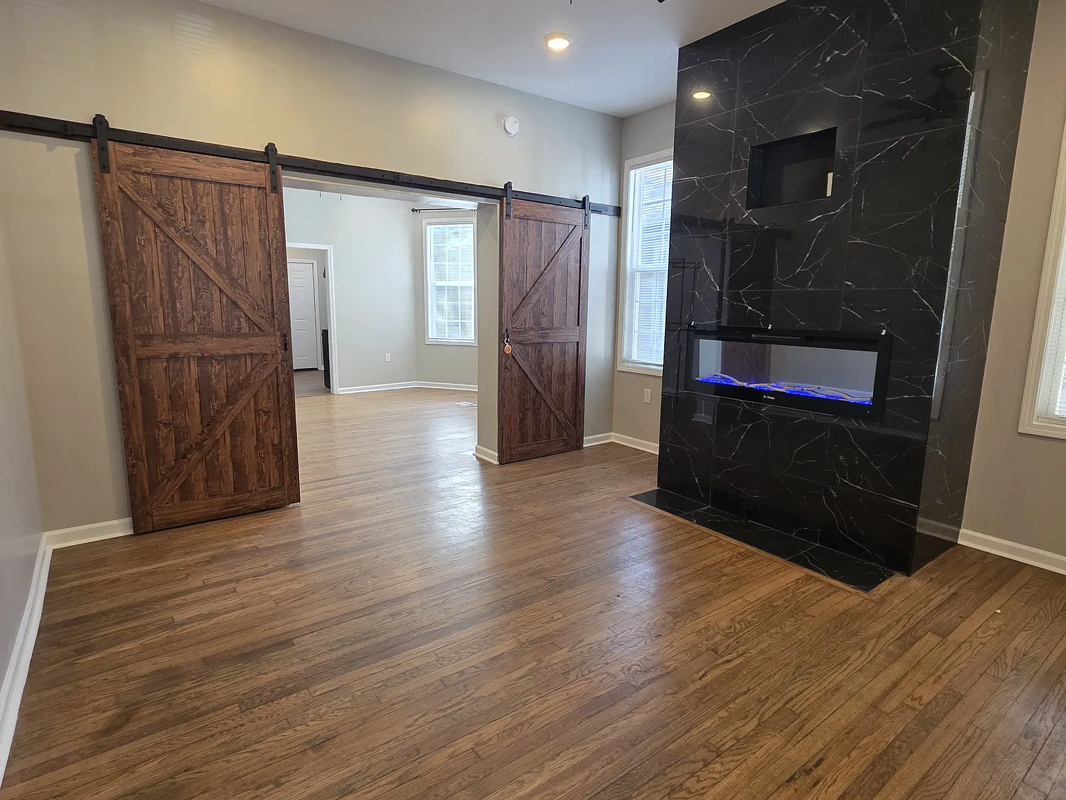 1 bed, 900 sqft, $1,200 — Photo 2