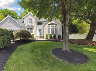 4 Shari Way, Kendall Park, NJ 08824