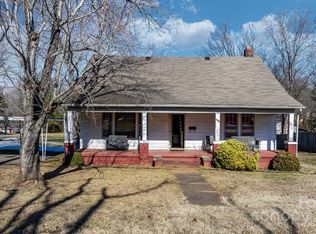 608 6th St SW, Conover, NC 28613