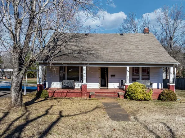 608 6th St SW, Conover, NC 28613