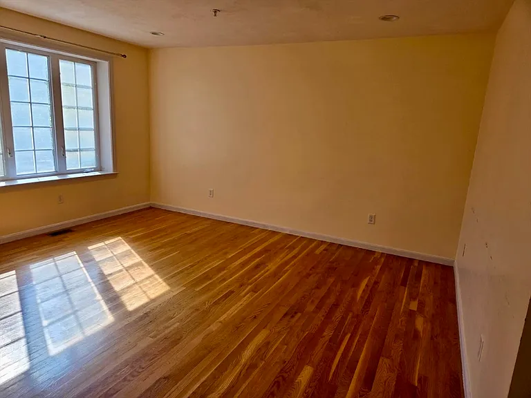 100 Nutting Rd #E2 — Photo 3