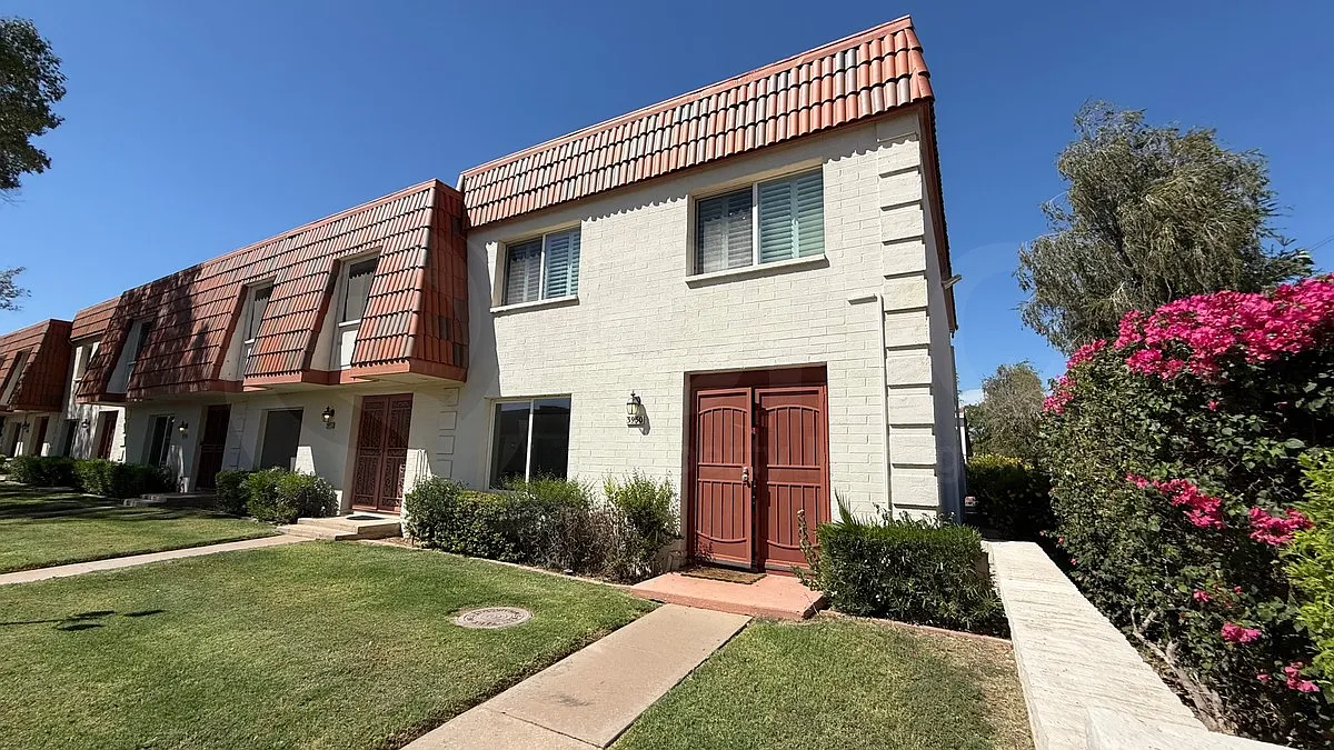 3 bed, 2.5 bath, 1608 sqft, $2,699 — Photo 1