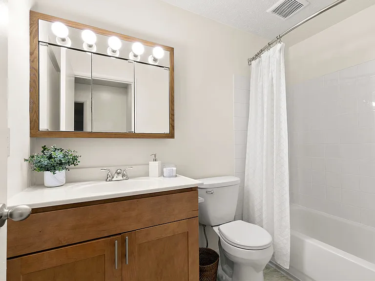 Contemporary Bathroom Style in the 2-Bedroom Floor Plan