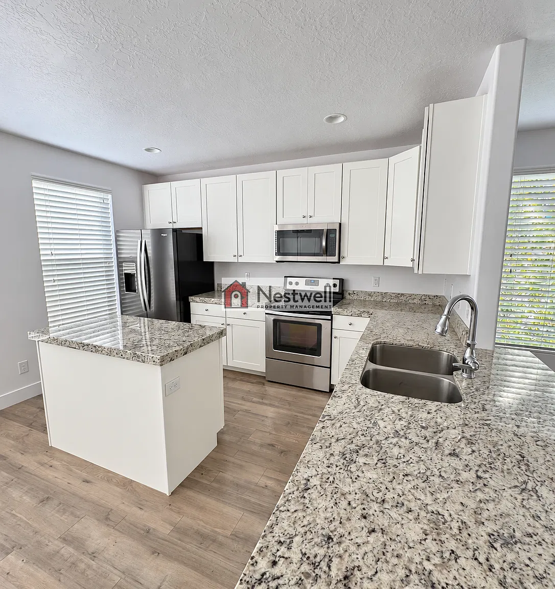 Gorgeous end-row townhome in Murray! — Photo 4