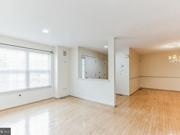 4 Hogan Way — Photo 2