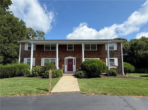 40 Prospect Ave #A4, Narragansett, RI 02882