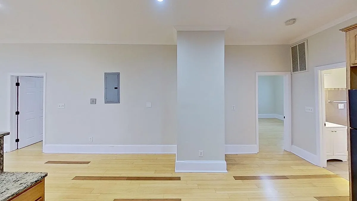3 bed, 2.0 bath, 1294 sqft, $1,000 — Photo 3