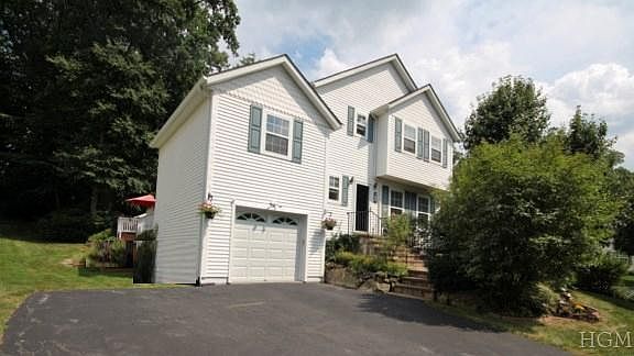 2nd image of 29 Candlewood Ct