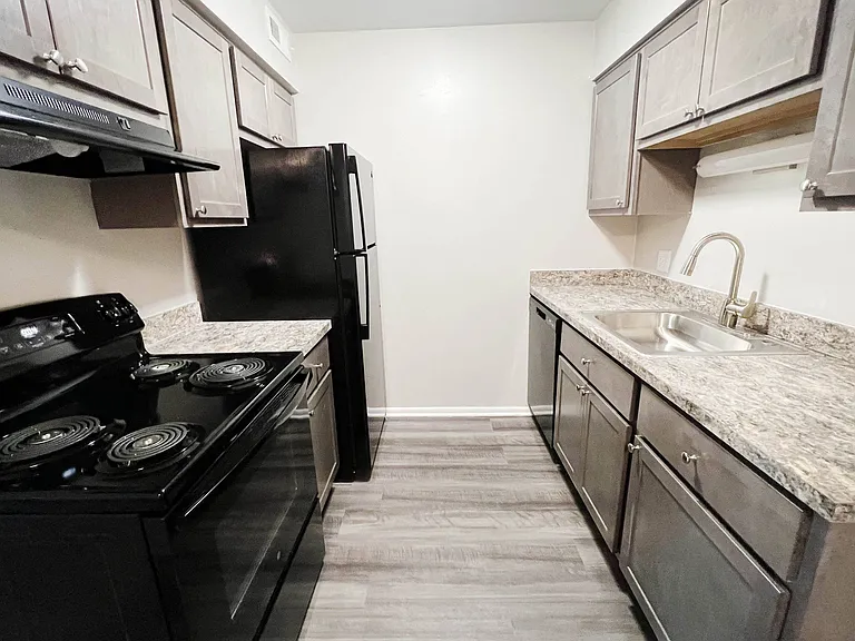 Crown Ridge Apartments — Photo 3
