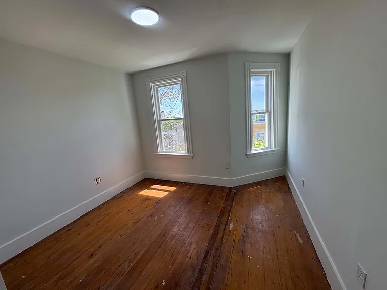450 E 6th St #3 — Photo 12