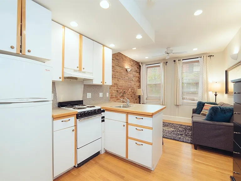 33 Irving St #2 — Photo 1