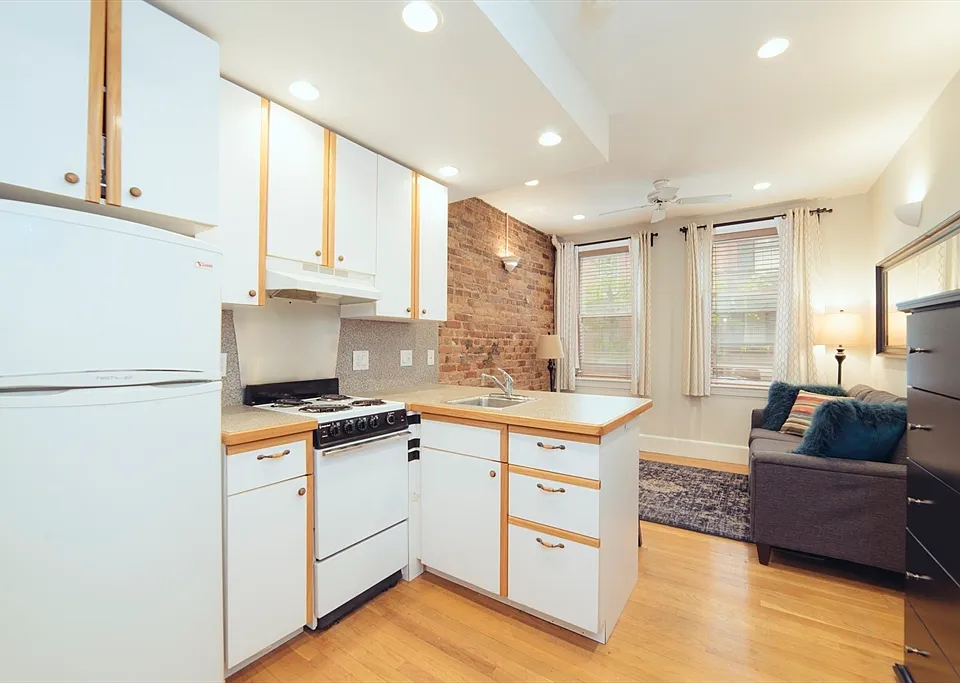 33 Irving St #2