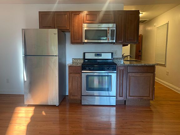 4th image of 136 Front St #2-3