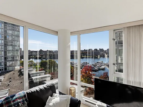 1067 Marinaside Cres #901, Vancouver, BC V6Z 3A4