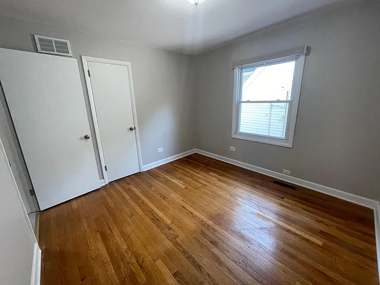 915 Hamlin St — Photo 10