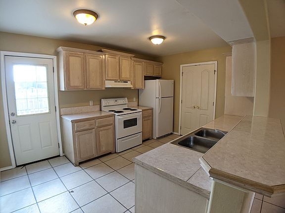 3rd image of 301 E New Hampshire St #1