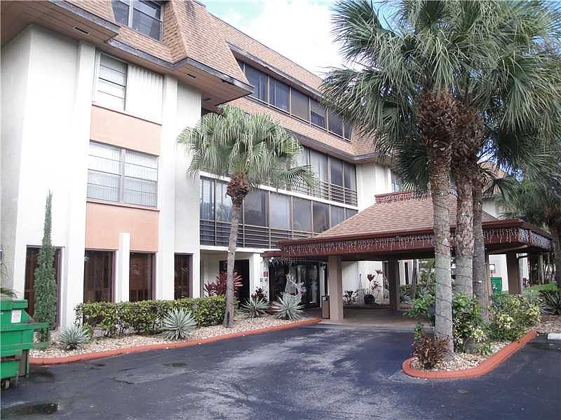 1st image of 671 NE 195th St APT 402E