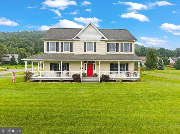 11 N Parsons Dr, Mill Hall, PA 17751