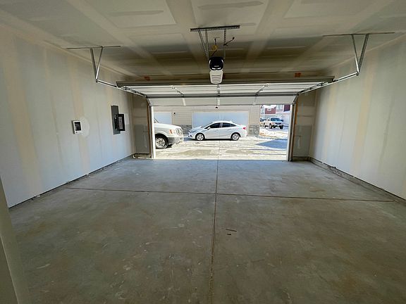 5th image of 263 Penguin St