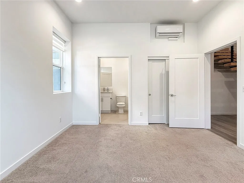 4 bed, 3.5 bath, 2247 sqft, $4,400 — Photo 2