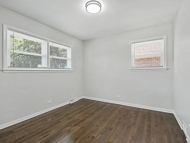 811 E End Ave — Photo 12
