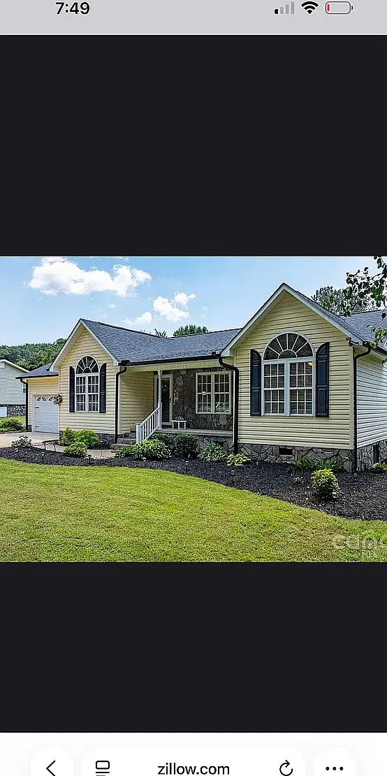3 bed, 1269 sqft, $2,300 — Photo 2