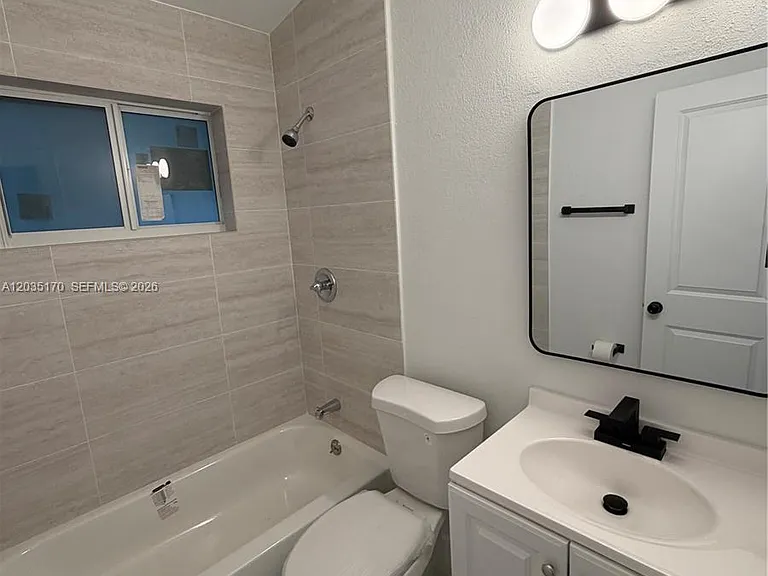 3220 Plaza St — Photo 11