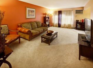 43 Riverview Ct, Secaucus, NJ 07094