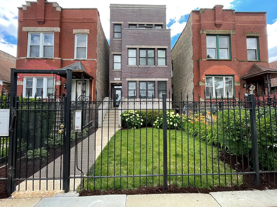 2425 W Arthington St #1