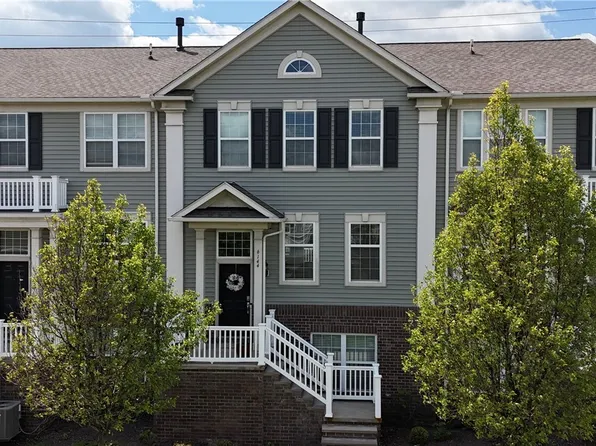 6144 N Pointe Dr, Pepper Pike, OH 44124