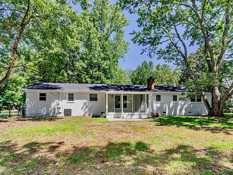200 Lanewood Dr — Photo 4