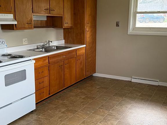 3rd image of 812 Rockwell Dr