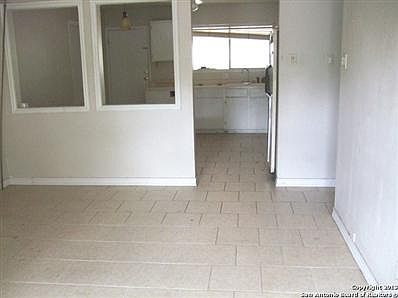 3rd image of 4927 Pelican Ln