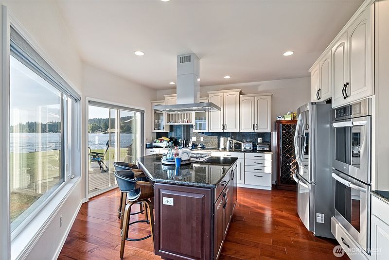 3rd image of 1558 Fairview Street