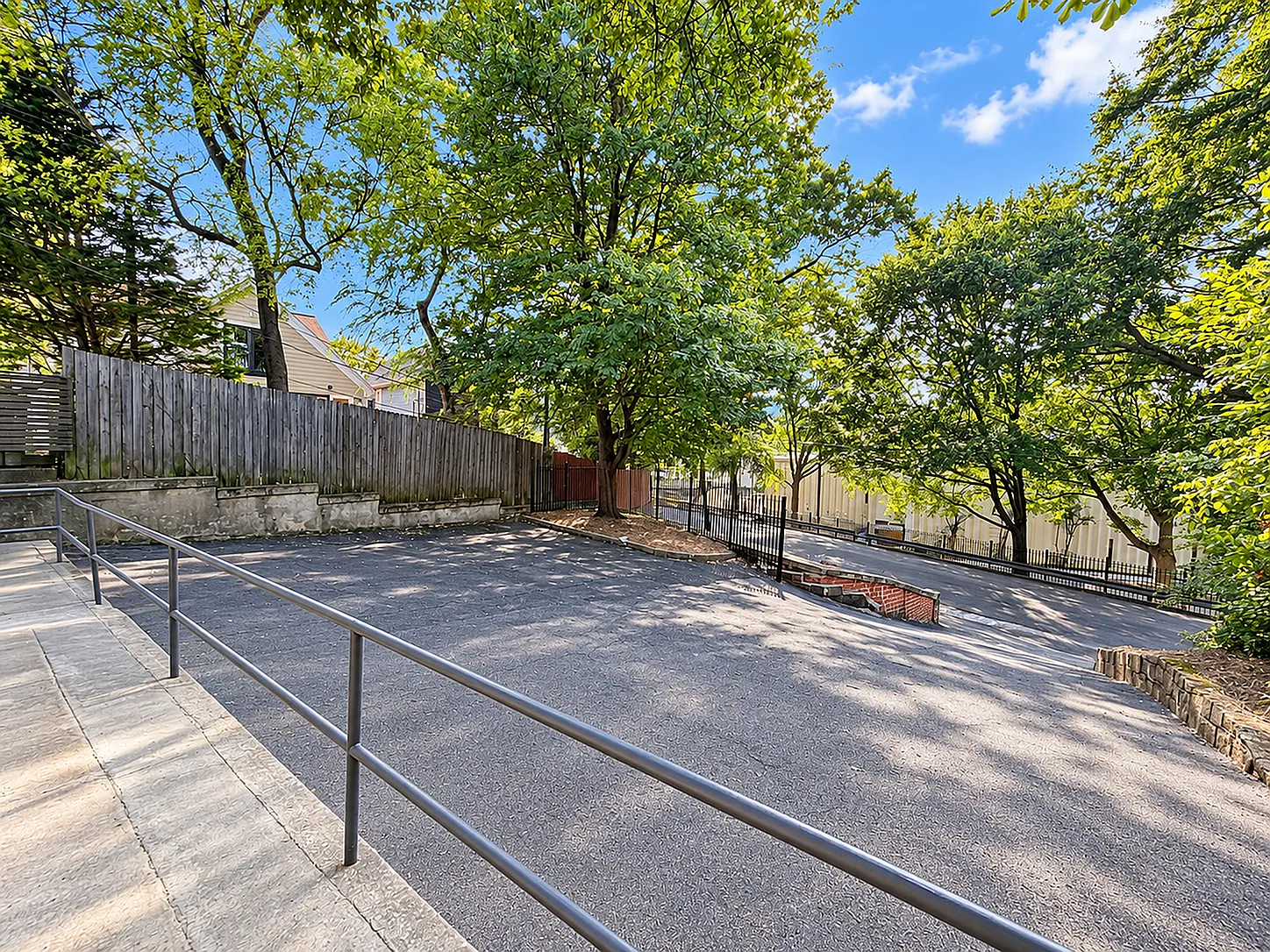 504 Parkway Drive — Photo 4