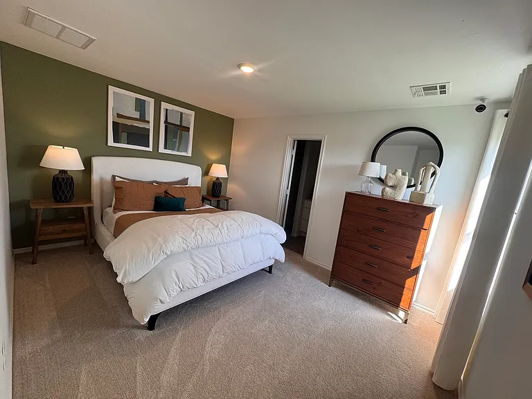 2030 Delphine Dr — Photo 3