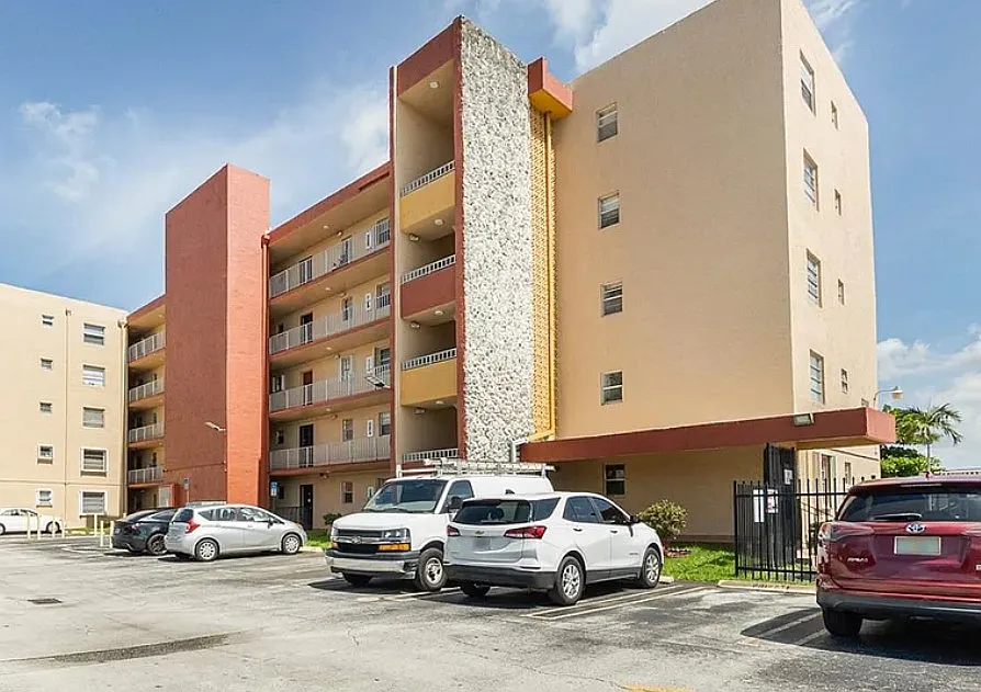 6090 W Flagler St #307