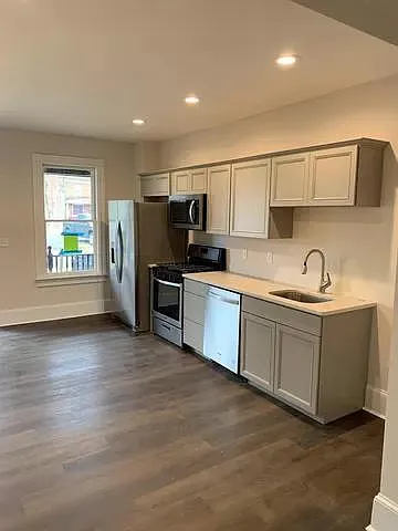 3 bed, 1.5 bath, 1500 sqft, $2,000 — Photo 2