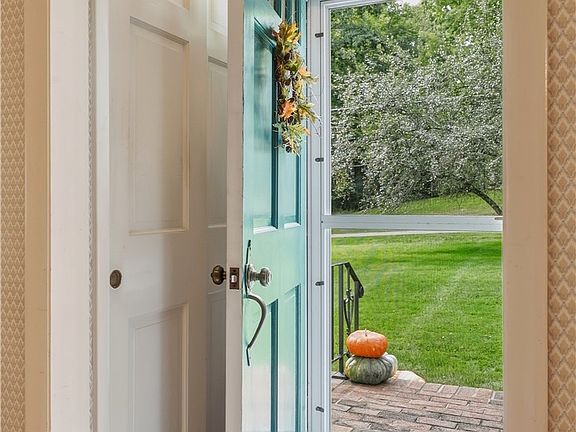 3rd image of 8 Fox Ln E