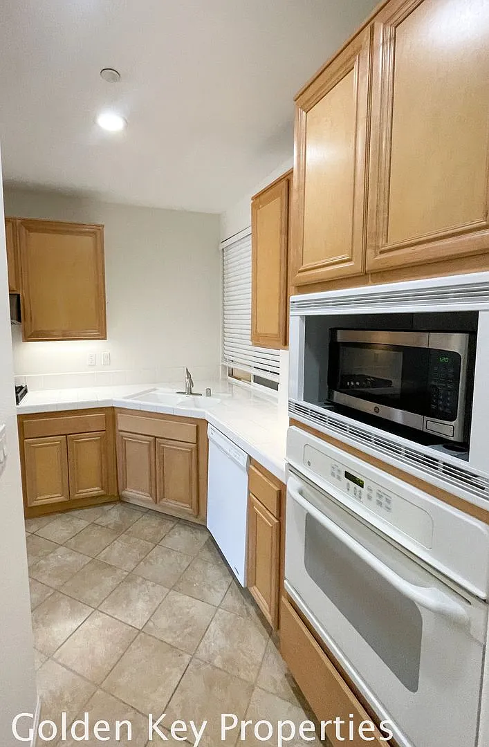 Beautiful first floor condo in Ocean Pointe with Lagoon views!! — Photo 4