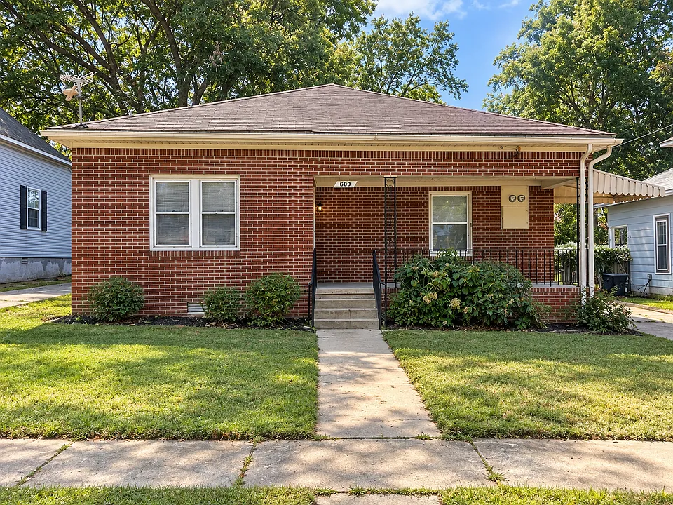 609 Warner Ave