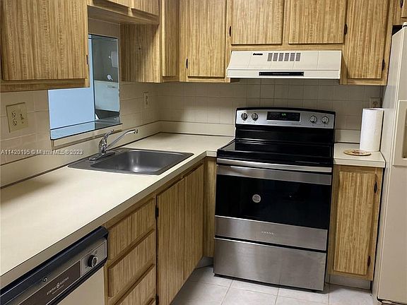 3rd image of 6301 N University Dr APT 318