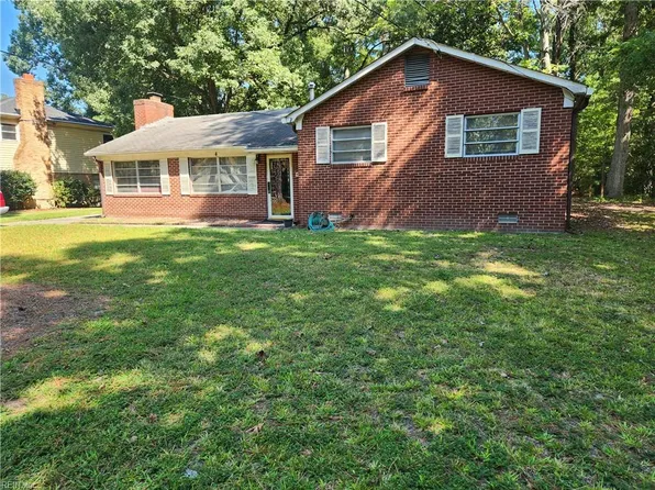 4 Dundee Rd, Hampton, VA 23669