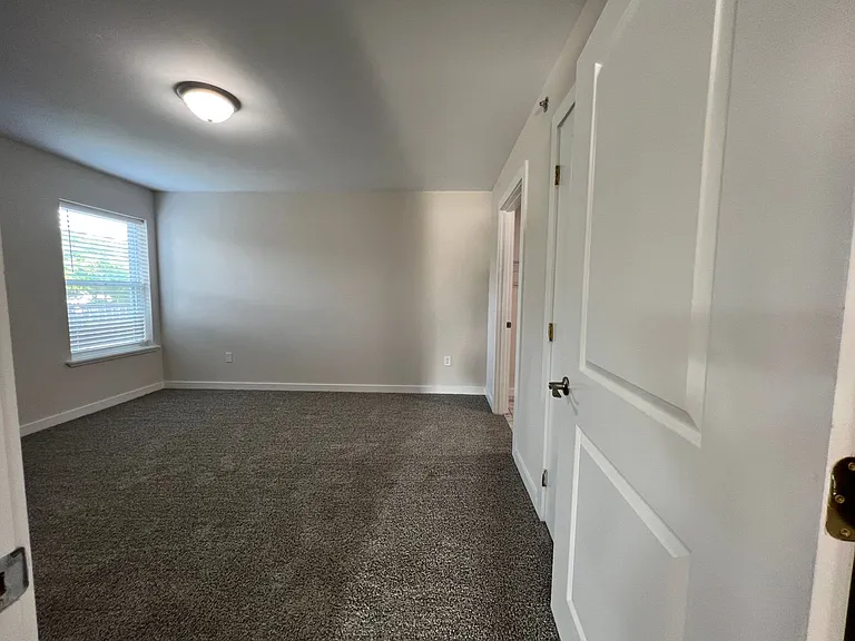 950 S Hebron Ave — Photo 20