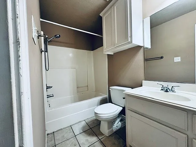 3821 Oldenburg Ln — Photo 8