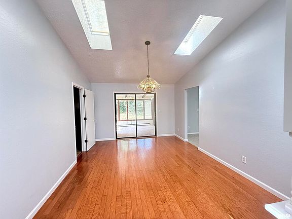 4th image of 900 N Beadle Dr