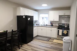 1002 W Springfield Ave — Photo 2