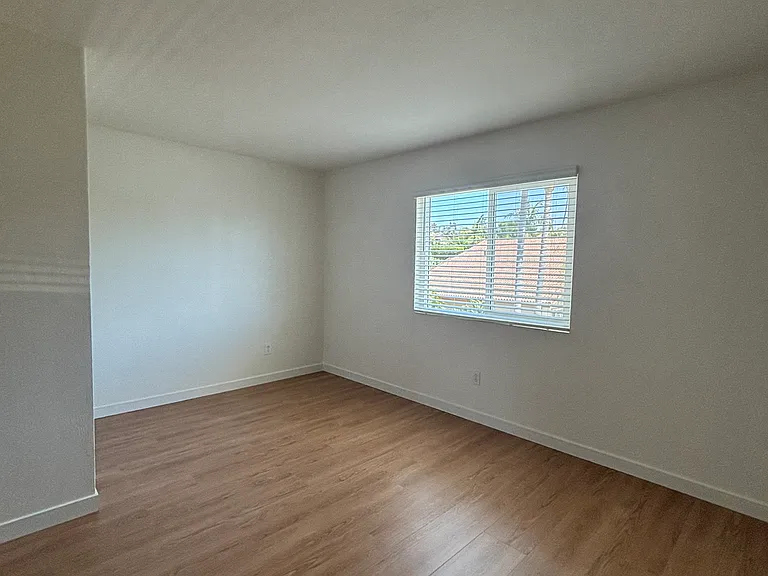 2607 Luciernaga St — Photo 10