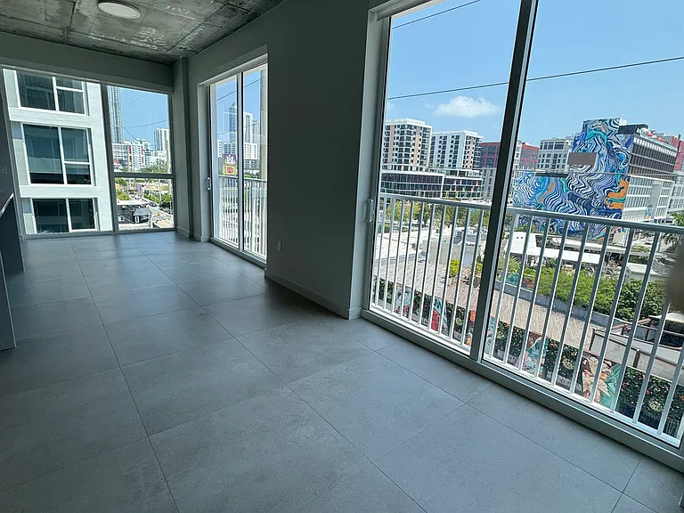138 NW 31st St #B — Photo 4